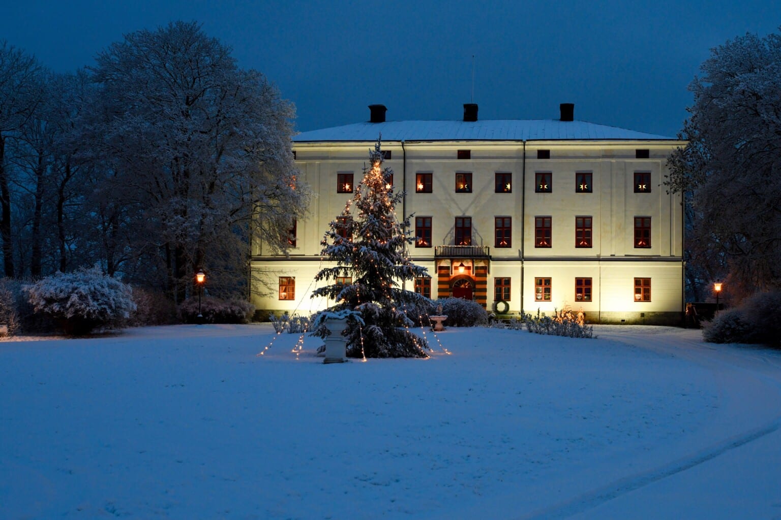 JULBORD Ett traditionellt julbord med delikatesser från vilt i 1700